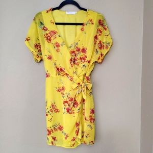 Yellow 💛 short wrap dress
